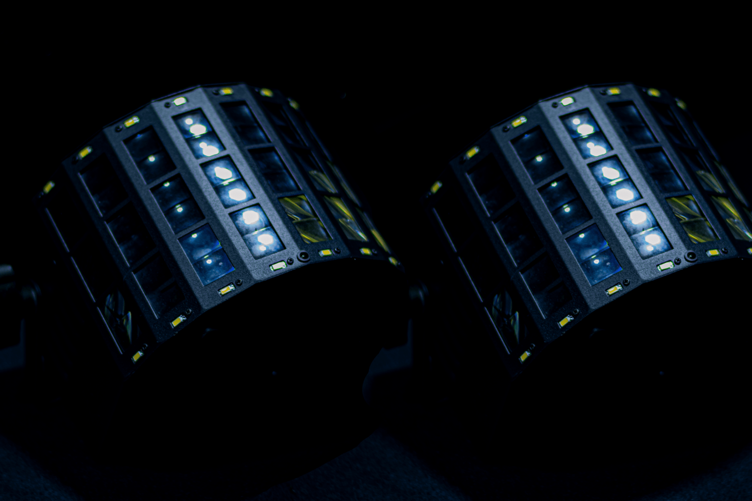 Ein Cameo Superfly Derby Effekt Scheinwerfer